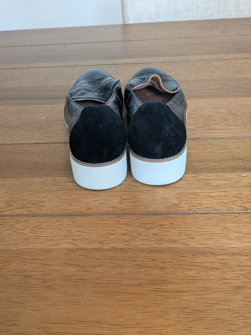 Vionic Kensley Black Crinkle Patent Leather Chunky Lug Sole Loafers Sz 9 Glossy